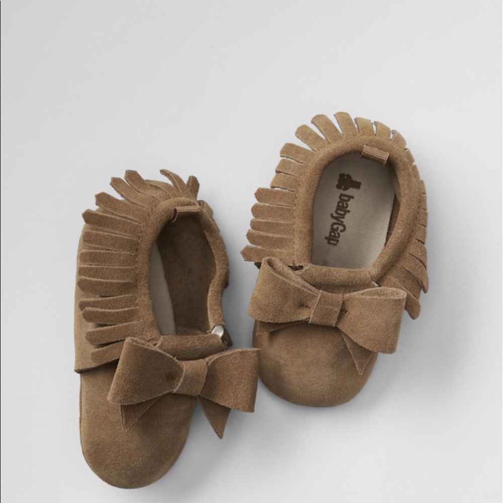 Fringe bow moccasins